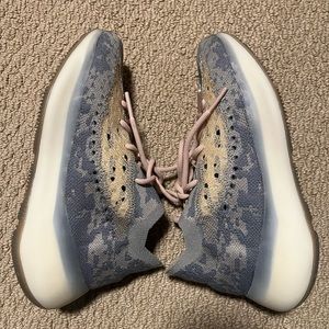 Yeezy mist - size mens 7/ women’s 8.5
